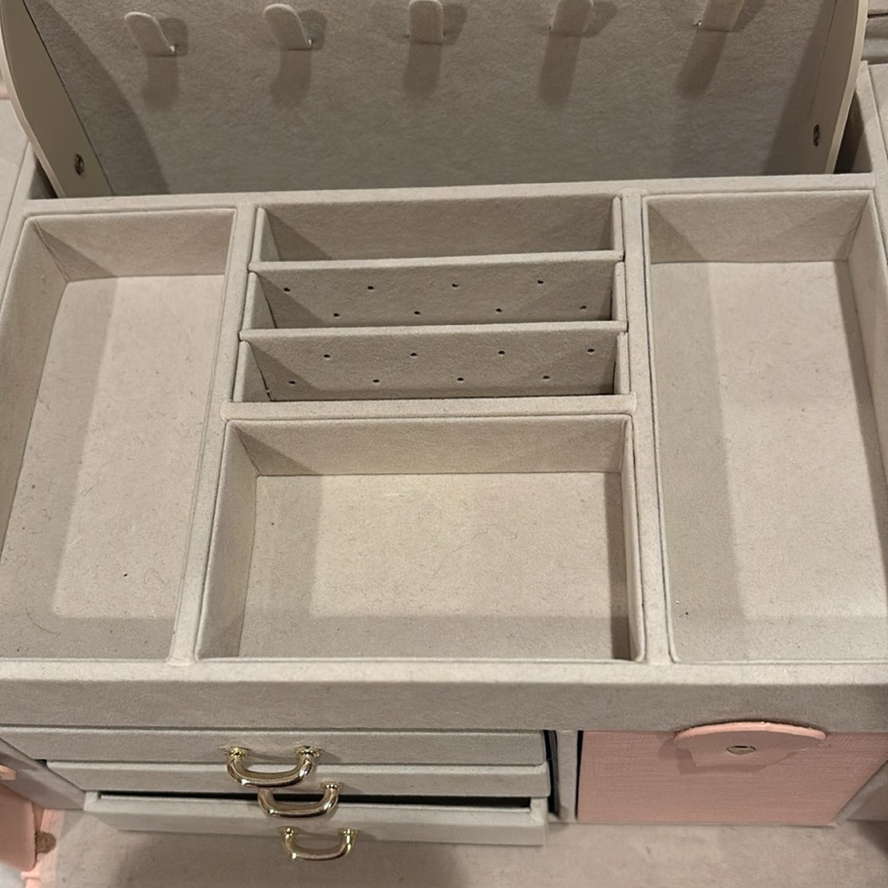 Pink Jewelry Box Expandable with Organizers NWOT - Picture 9 of 16